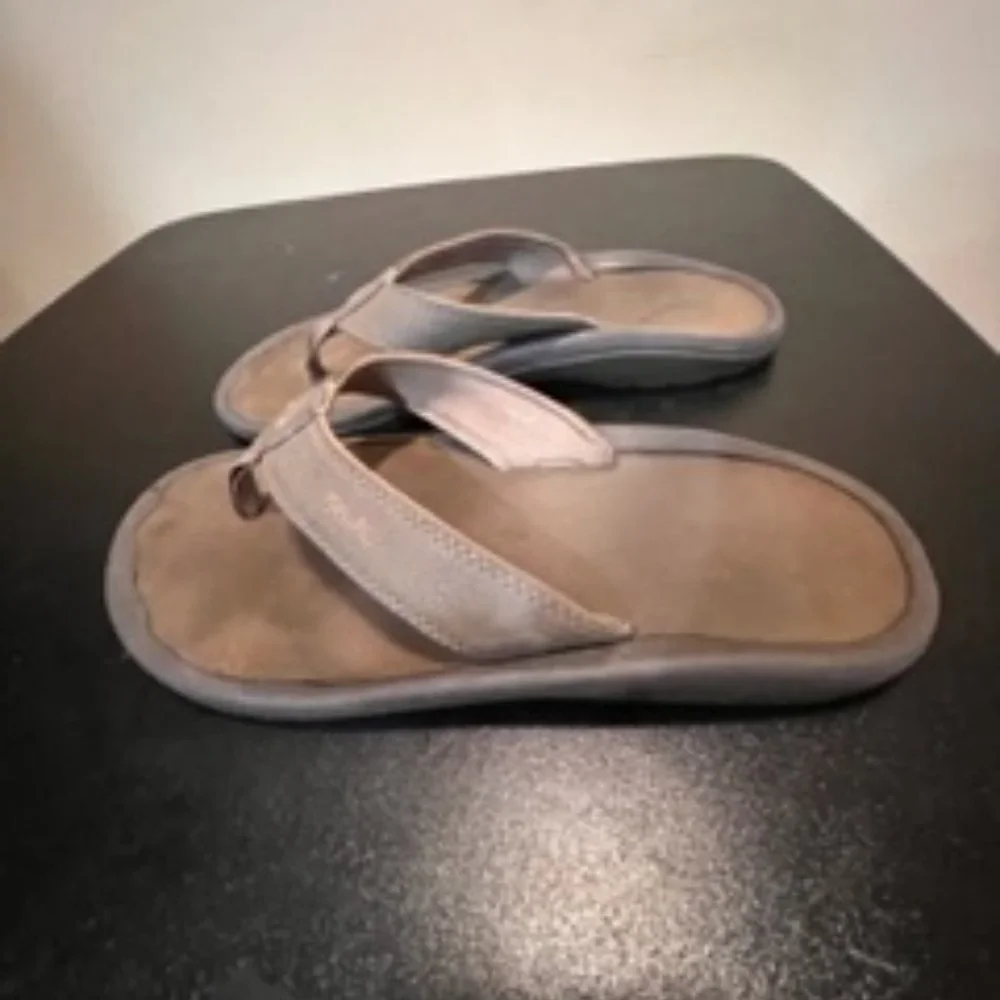 Olukai Ohana size 10 brown flipflop